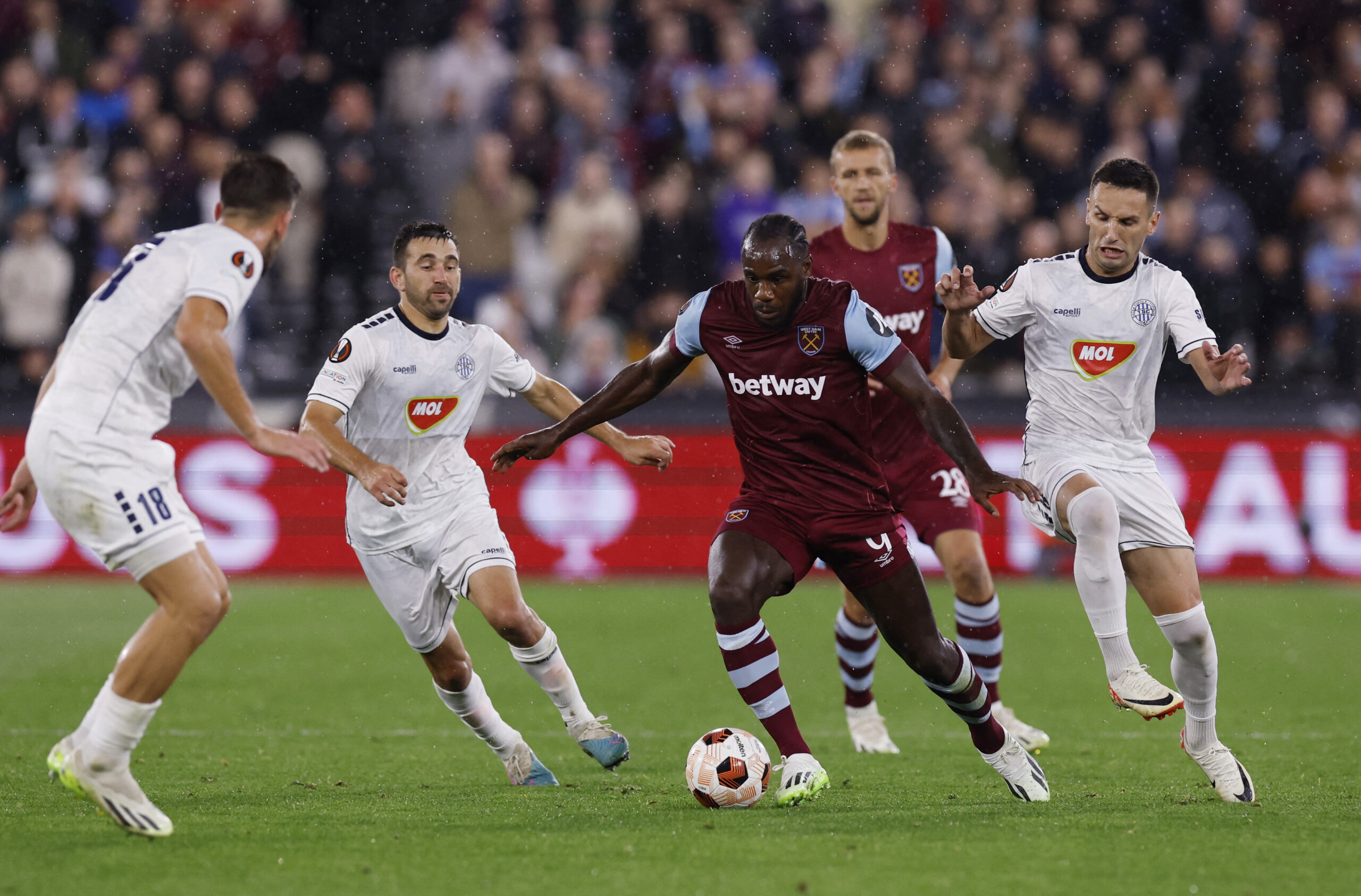 Backa Topola vs West Ham (00:45 – 01/12) | Xem lại trận đấu